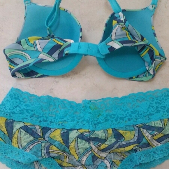 VICTORIA'S SECRET 32B PUSH-UP BRA SET...NWT! - Picture 4 of 4